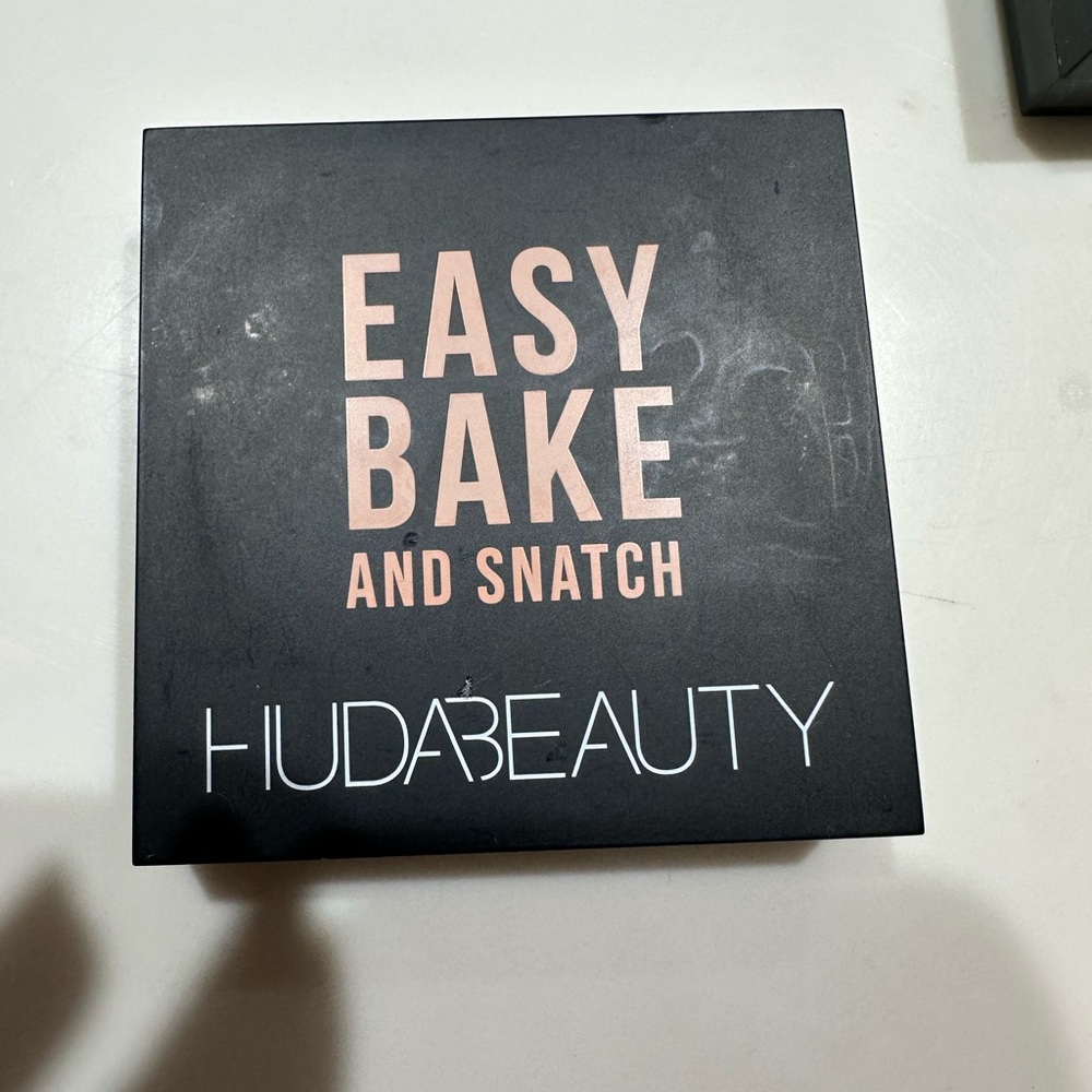 HUDA BEAUTY Easy Bake & Snatch Blondie